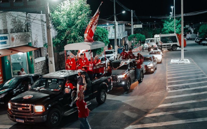 CURRAIS NOVOS FAZ HISTÓRIA E ENCERRA CAMPANHA COM A MAIOR CARREATA POLÍTICA DA CIDADE